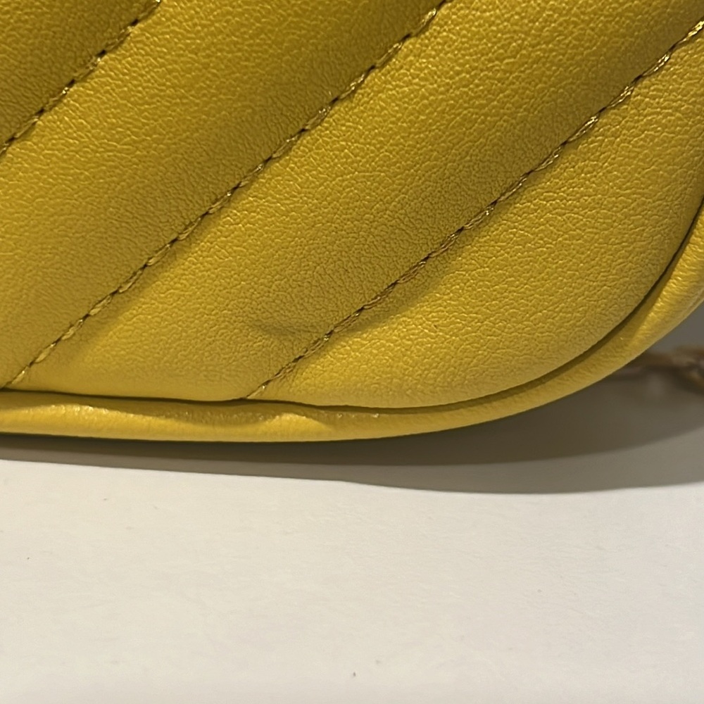 Yellow Crossbody With Gold Chain and Zippered Closure - Picture 7 of 8